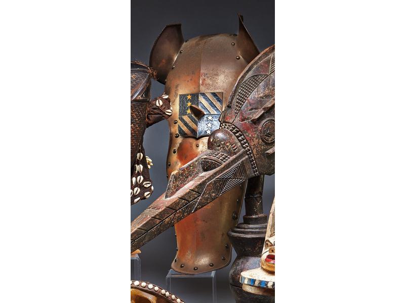 PARTIE D'ARMURE POUR TETE DE CHEVAL en acier...