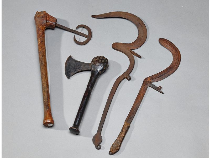 ENSEMBLE composé d'une récade FON, Dahomé-Bénin,...