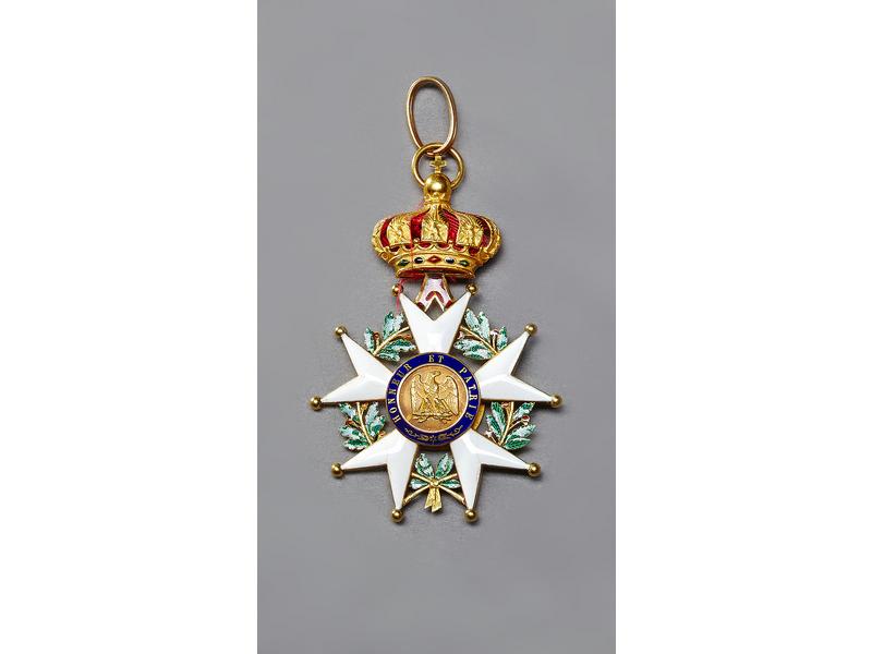 GRANDE CROIX DE LA LEGION D'HONNEUR en or...