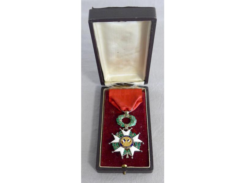 Croix de Chevalier de la Légion d'Honneur...