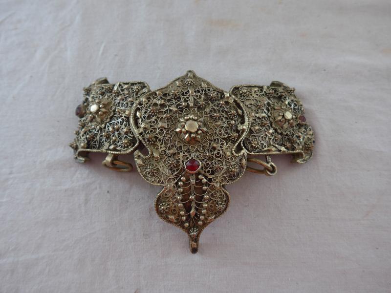 ELEMENT DE CEINTURE en argent et cabochons....