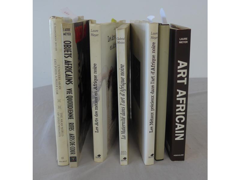 Ensemble de livres comprenant trois ouvrages...