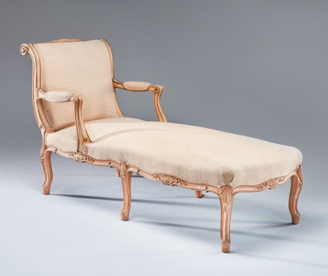 CHAISE LONGUE ou DUCHESSE en bois mouluré,...