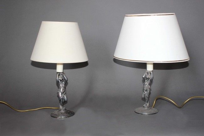 PAIRE DE LAMPES en métal argenté, le fût...