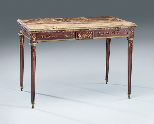 TABLE DE MILIEUX rectangulaire en bois mouluré,...