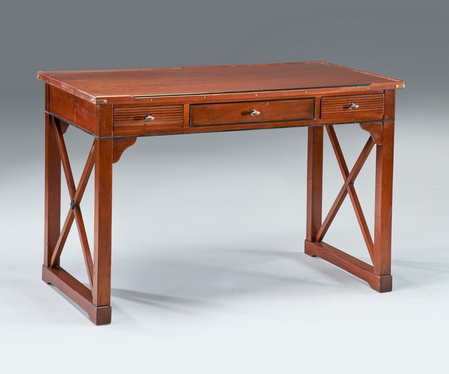 BUREAU de marine rectangulaire en bois mouluré...