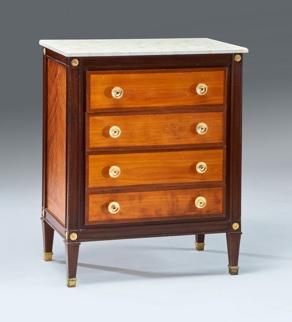 COMMODE rectangulaire en bois teinté et placage...