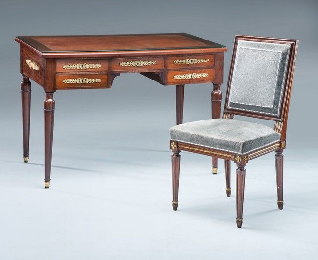 BUREAU rectangulaire en acajou et placage...
