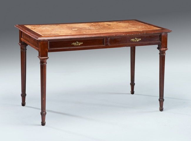 BUREAU PLAT rectangulaire en bois mouluré,...
