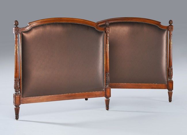 PAIRE DE TÊTES DE LIT rectangulaires en bois...