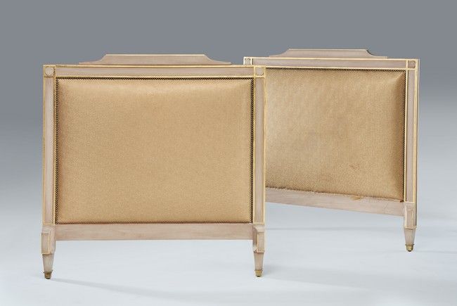 PAIRE DE TÊTES DE LIT rectangulaires en bois...