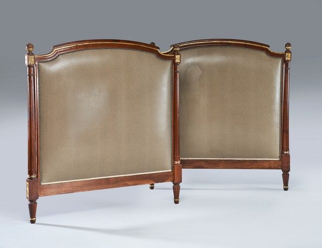 PAIRE DE TÊTES DE LIT rectangulaires en bois...