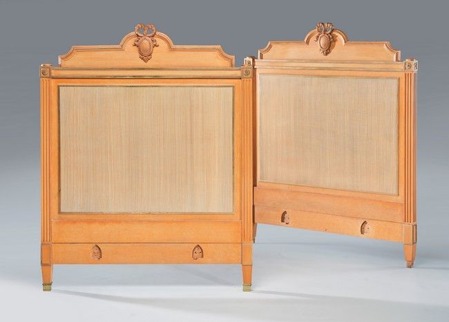 PAIRE DE TÊTES DE LIT rectangulaires en bois...