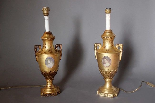 PAIRE DE LAMPES en céramique dorée, le fût...
