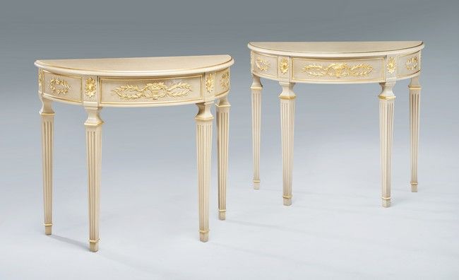 PAIRE DE CONSOLES D'APPLIQUES demi-lune en...