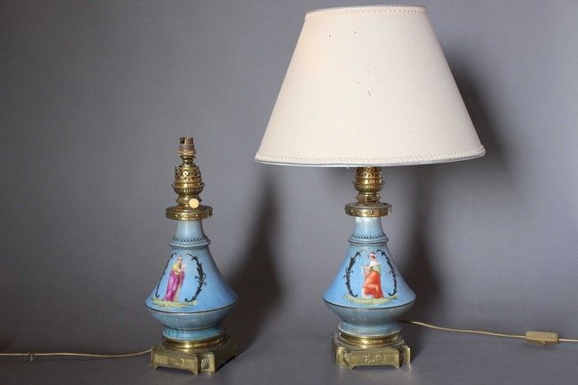 PAIRE DE LAMPES en céramique émaillée polychrome...