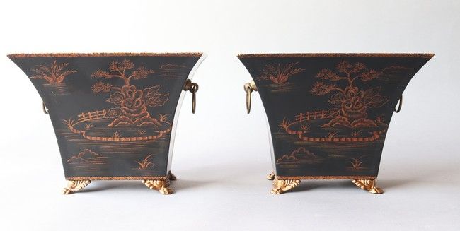 DEUX JARDINIERES rectangulaires en tôle émaillée...