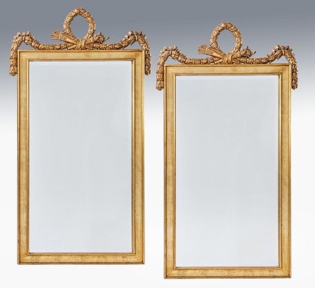 PAIRE DE MIROIRS rectangulaires en bois mouluré...