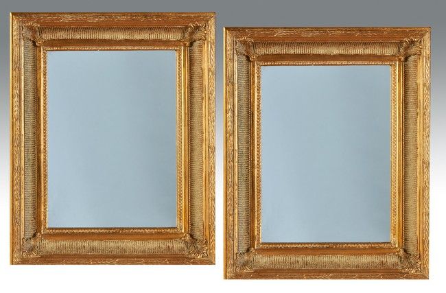 PAIRE DE MIROIRS rectangulaires en bois mouluré...