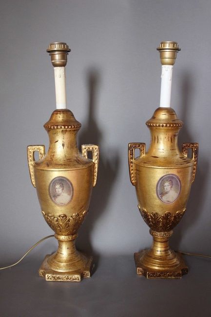 PAIRE DE LAMPES en céramique dorée, le fût...