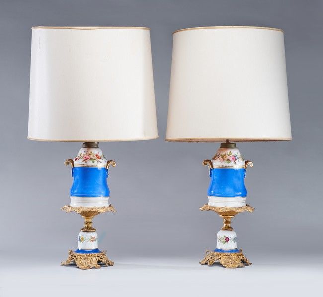 PAIRE DE LAMPES à pétrôle de forme balustre...