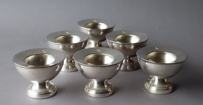 SIX PETITS RINCE-DOIGTS en métal argenté,...