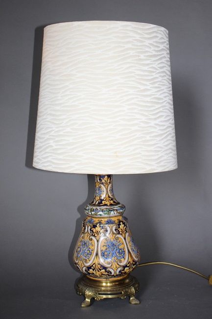 LAMPE de forme balustre en céramique émaillée...