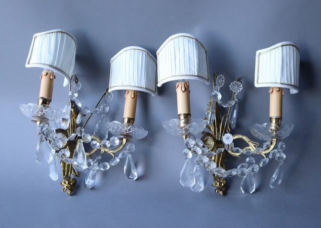 PAIRE D'APPLIQUES en bronze doré à deux bras...