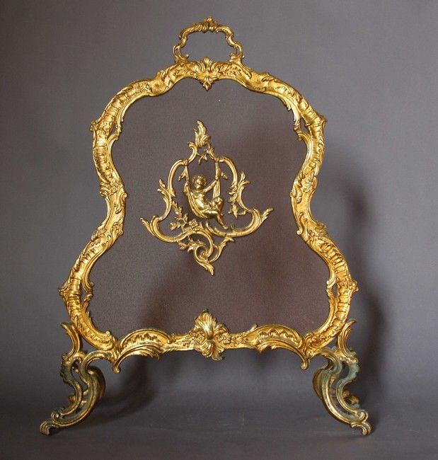 PARE-FEU de forme violonée en bronze doré...