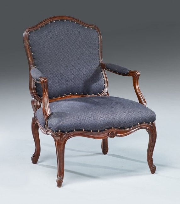 FAUTEUIL à dossier plat violoné en chapeau...