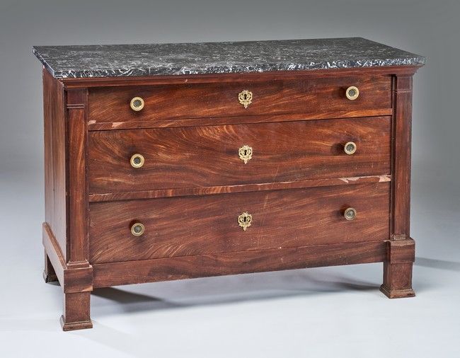 COMMODE rectangulaire en placage d’acajou...