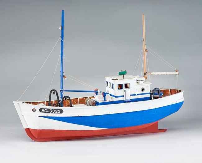 MAQUETTE DE CHALUTIER en bois peint poly...