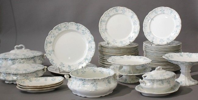 PARTIE DE SERVICE DE TABLE en faïence émaillée...