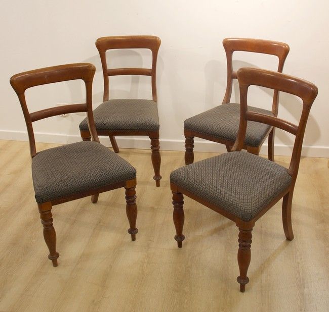 QUATRE CHAISES en acajou, dossier à bandeau...