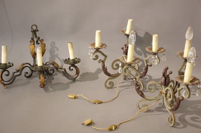 PAIRE DE GIRANDOLES à trois bras de lumière...
