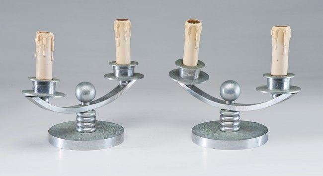 PAIRE DE LAMPES style moderniste à deux bras...