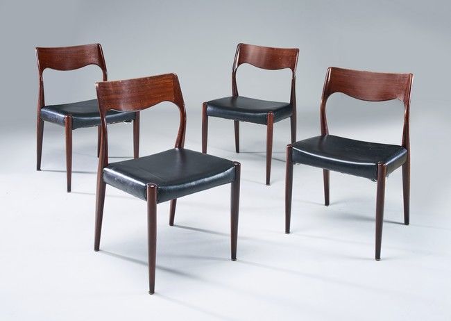 QUATRE CHAISES à dossier bandeau en palissandre,...