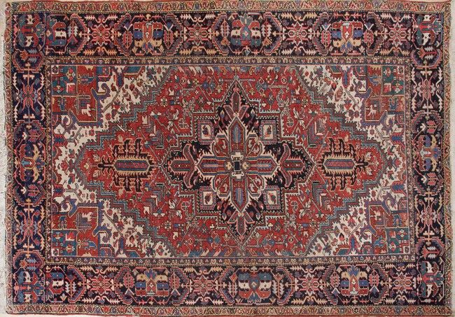 TAPIS en laine polychrome à décor de motifs...