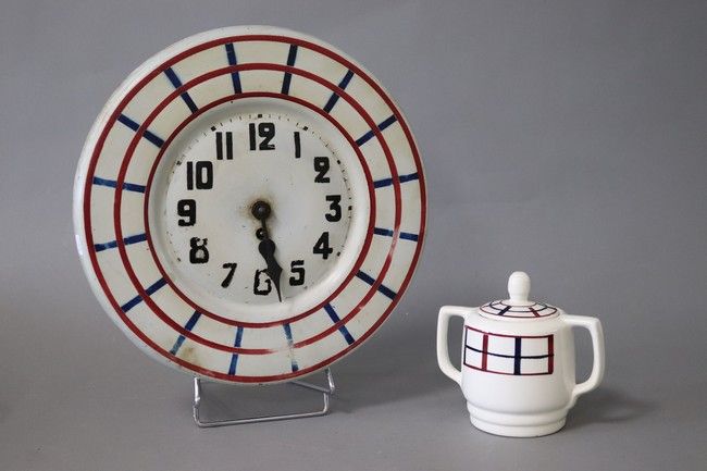 HORLOGE en tôle émaillée à décor "Béarn"