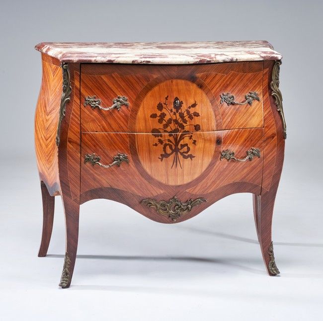 COMMODE en bois de placage et marqueterie,...