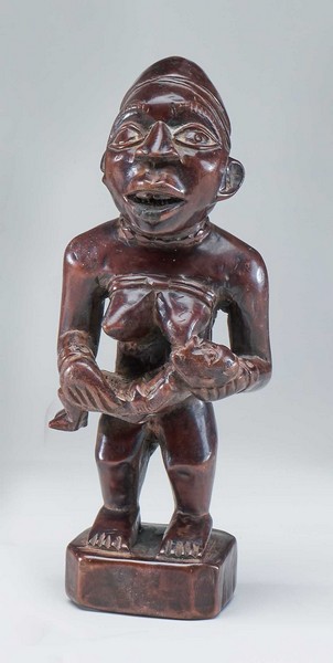 STATUETTE DE MATERNITÉ en bois sculpté à...