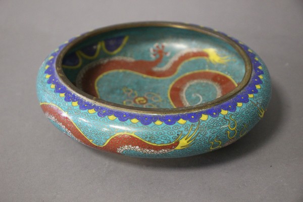 COUPE RONDE en émail cloisonné à décor sur...