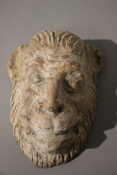 MASQUE en terre cuite zoomorphe figurant...