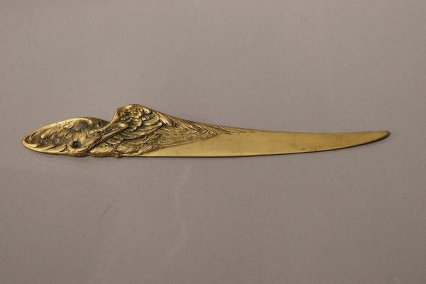COUPE-PAPIER en bronze à prise en forme de...