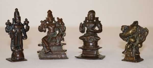 TROIS STATUETTES DE RAMA en bronze à patine...