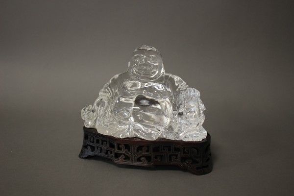 BOUDDHA assis en cristal de roche sculpté,...