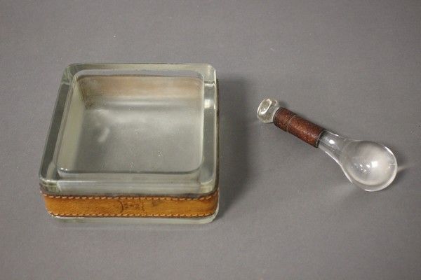 CENDRIER carré et son PILON en verre, le...