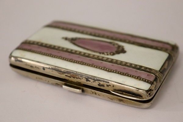 ÉTUI A CIGARETTE en argent (900), intérieur...