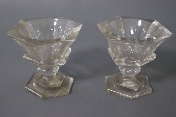 SALIÈRE-POIVRIÈRE en cristal taillé à pans...