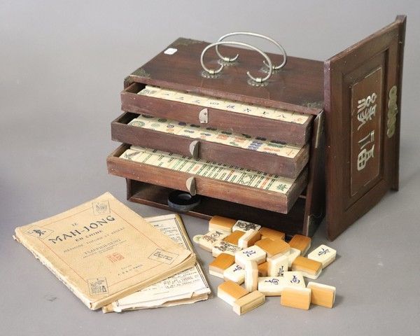 JEU DE MAH-JONG  avec jetons en bambou et...